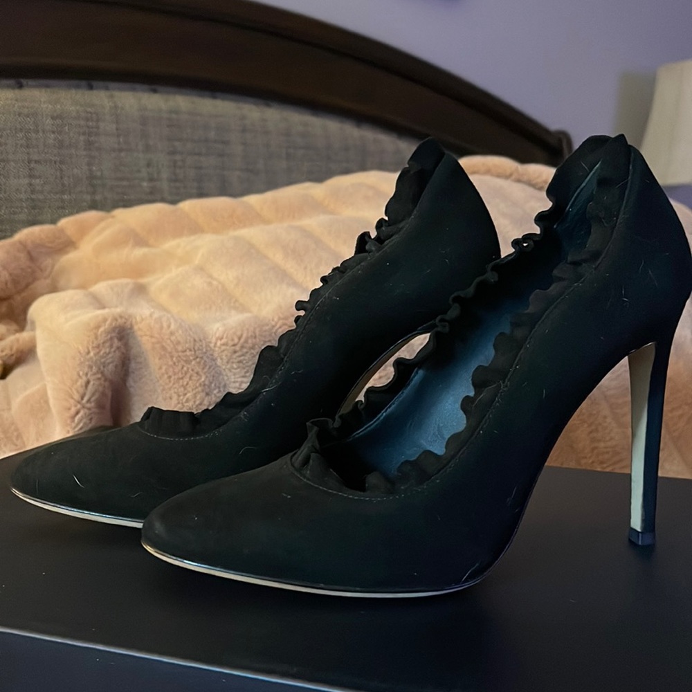 Giuseppe Zanotti - Black suede ruffle heels